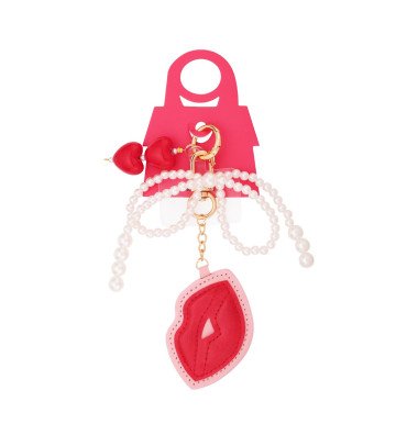 Kisses with pearls pendant